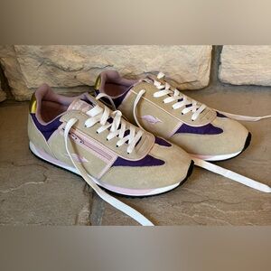KangaROOS, SZ 11 Style: Lotus